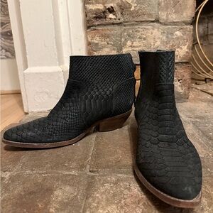 Diba Black Textured Leather Boots